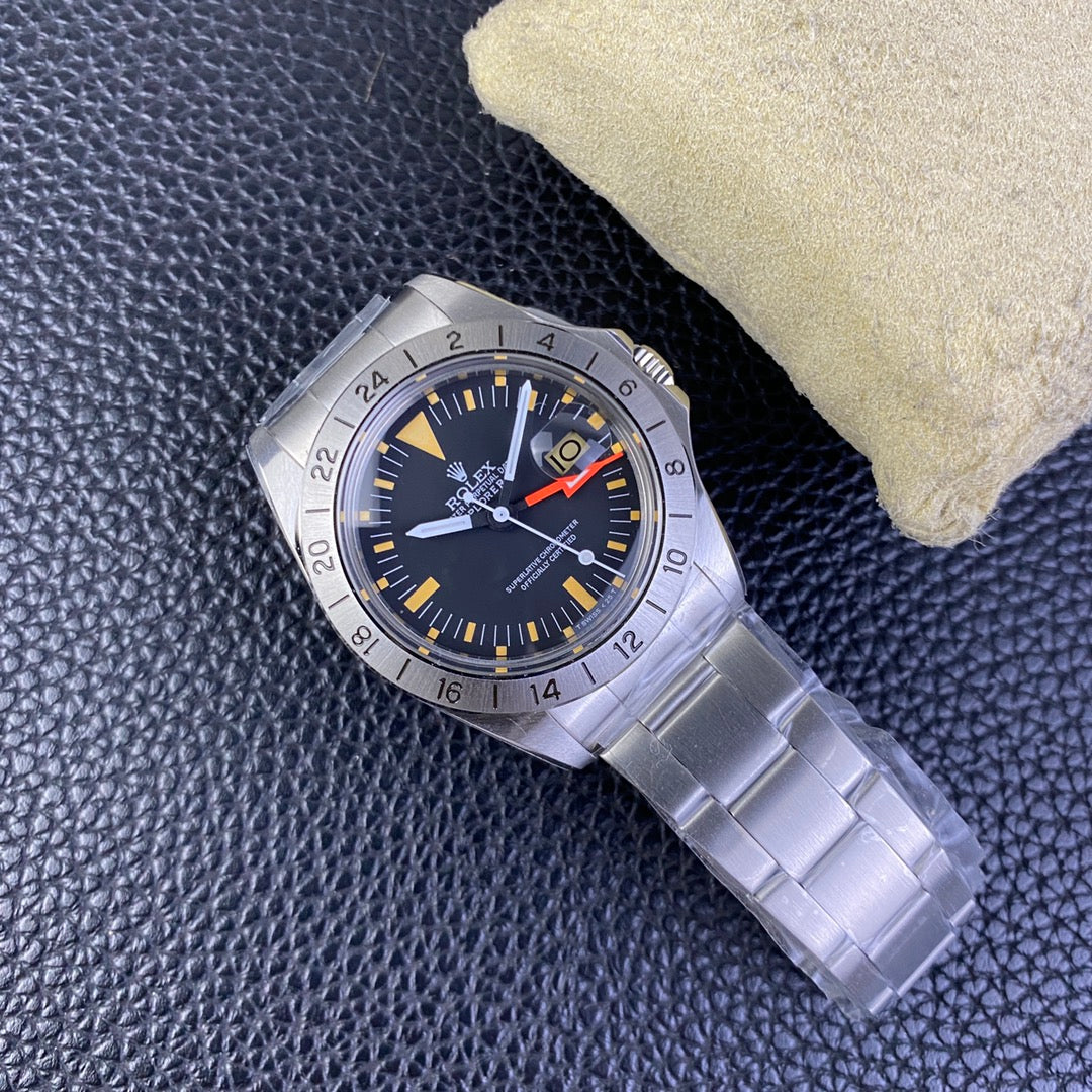 Vintage Explorer GMT –  Stainless Steel Retro Timepiece