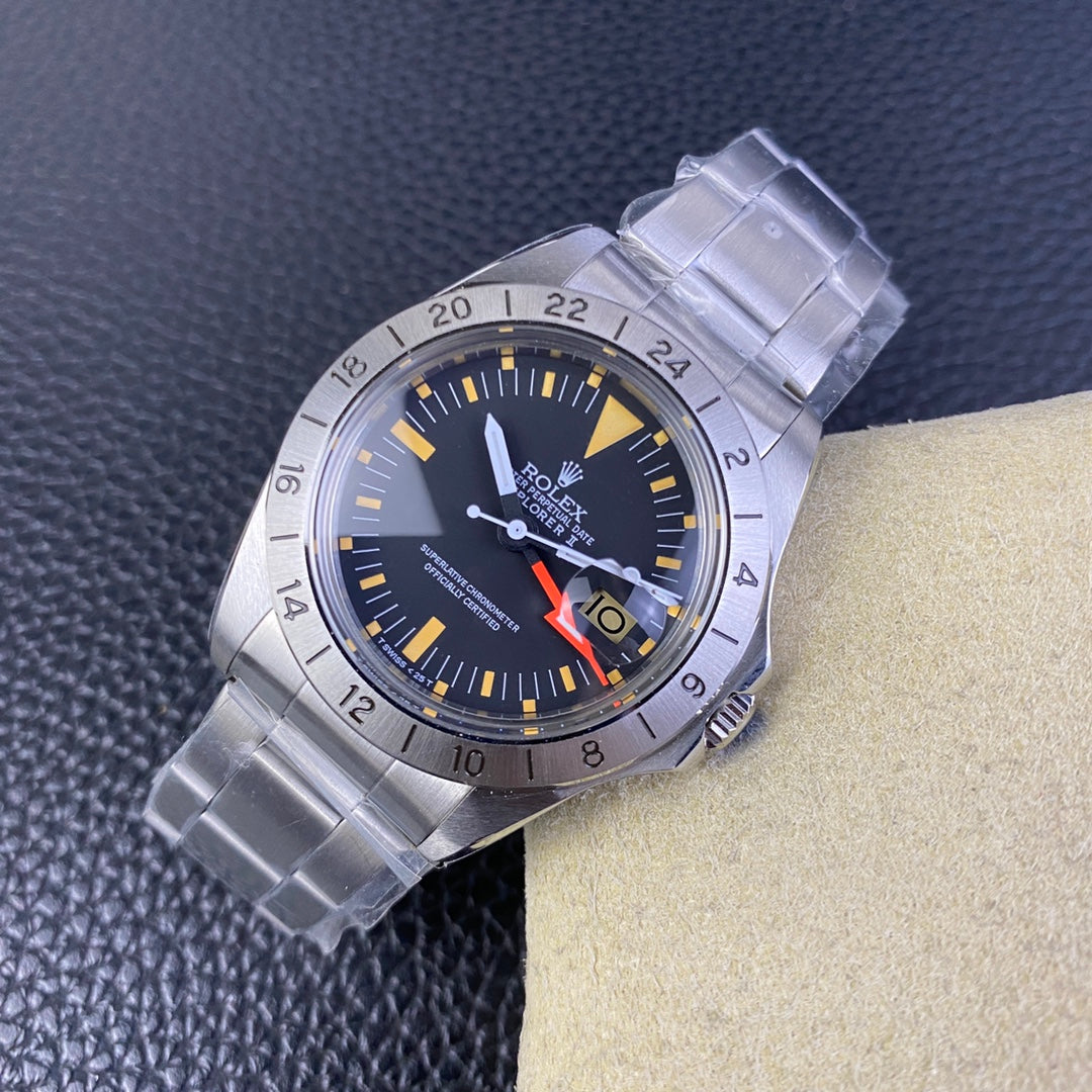 Vintage Explorer GMT –  Stainless Steel Retro Timepiece