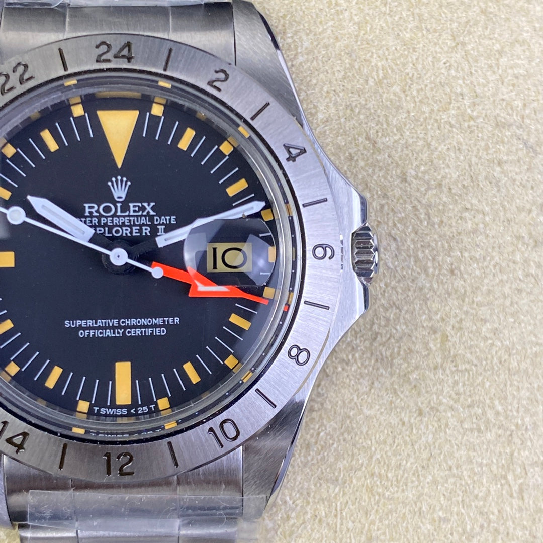 Vintage Explorer GMT –  Stainless Steel Retro Timepiece