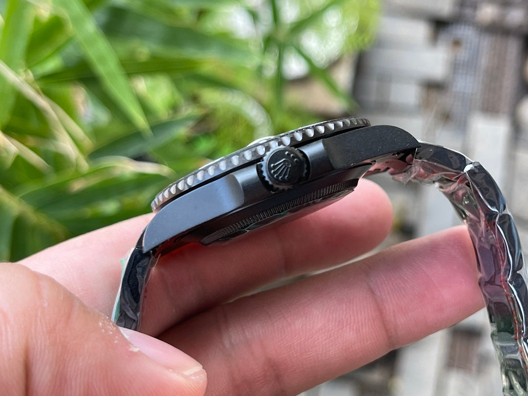 Submariner Parakeet – Custom Carbon Bezel & Enamel Dial (40mm)