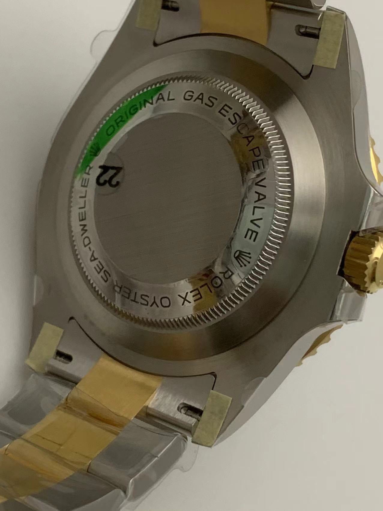 Rolex Sea-Dweller 43mm – Deep Dive Precision in 904L Oystersteel