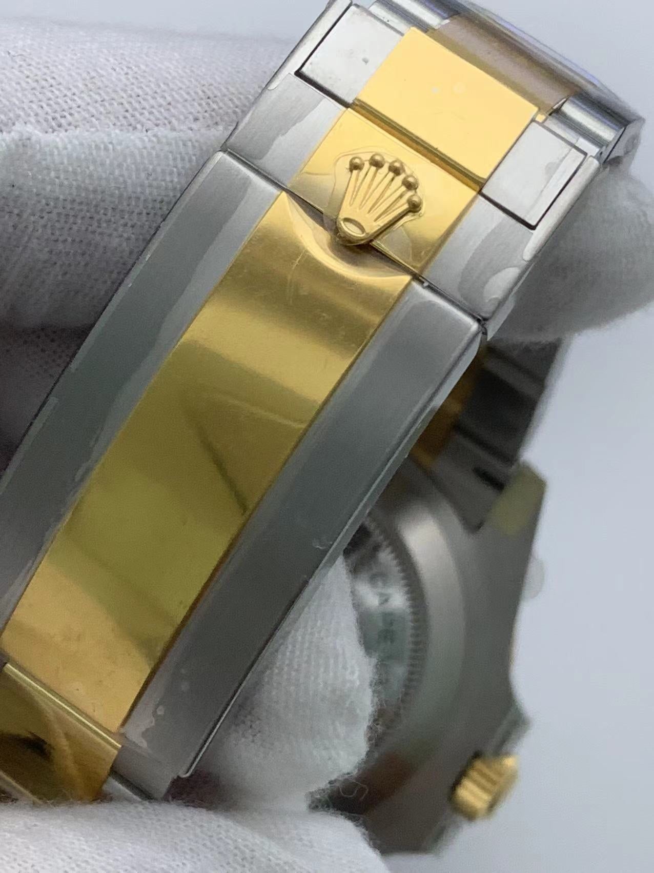 Rolex Sea-Dweller 43mm – Deep Dive Precision in 904L Oystersteel