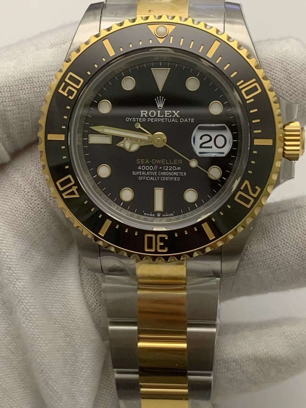 Rolex Sea-Dweller 43mm – Deep Dive Precision in 904L Oystersteel