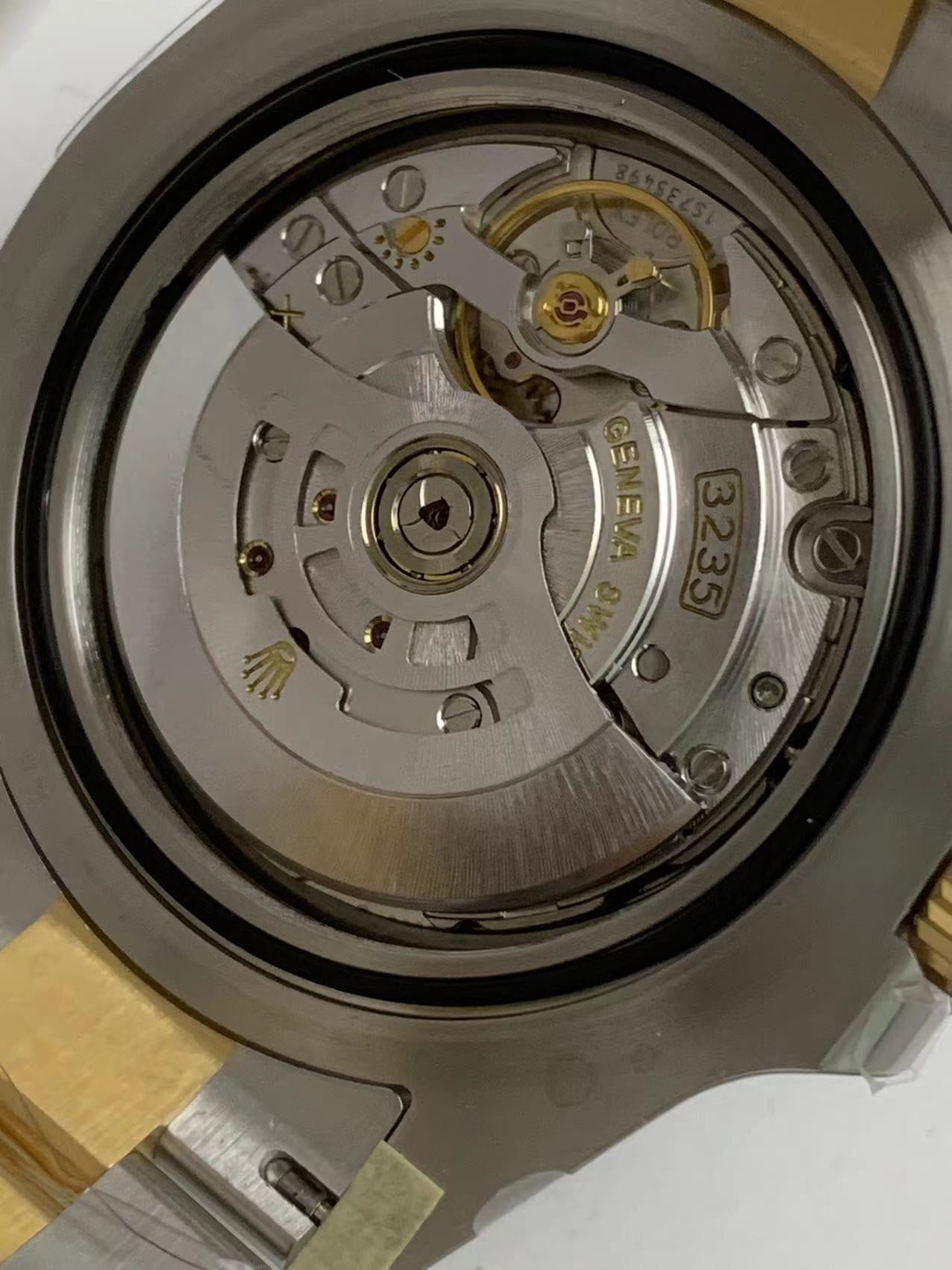 Rolex Sea-Dweller 43mm – Deep Dive Precision in 904L Oystersteel