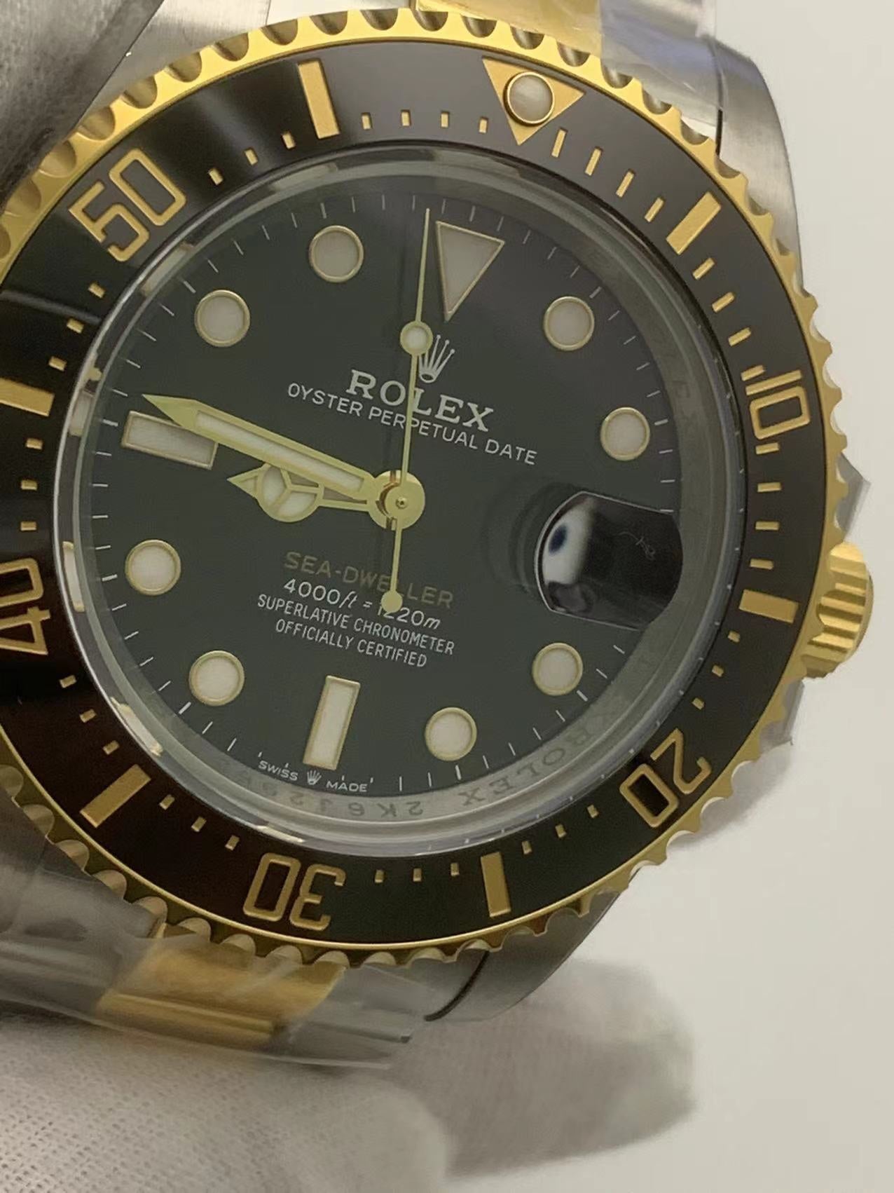 Rolex Sea-Dweller 43mm – Deep Dive Precision in 904L Oystersteel