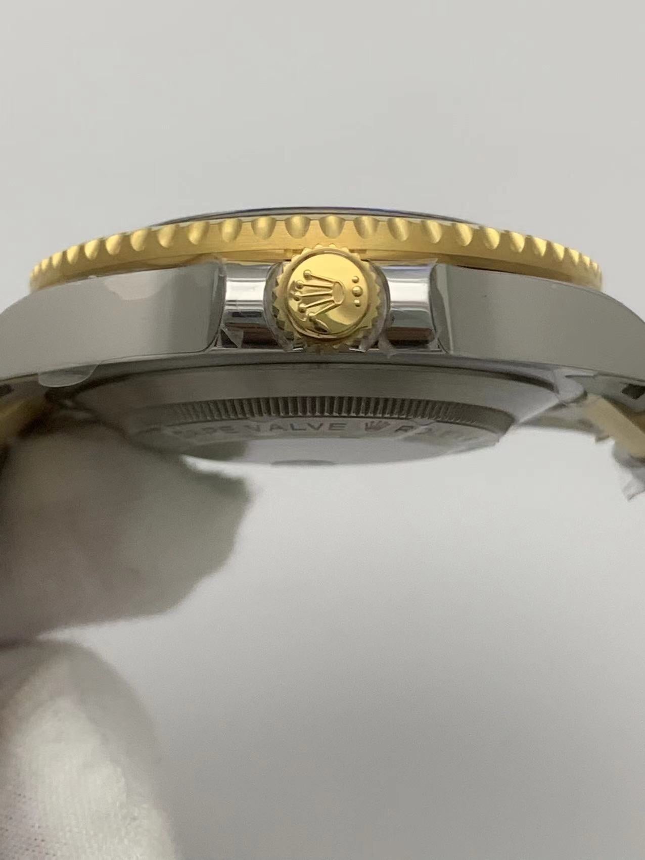 Rolex Sea-Dweller 43mm – Deep Dive Precision in 904L Oystersteel