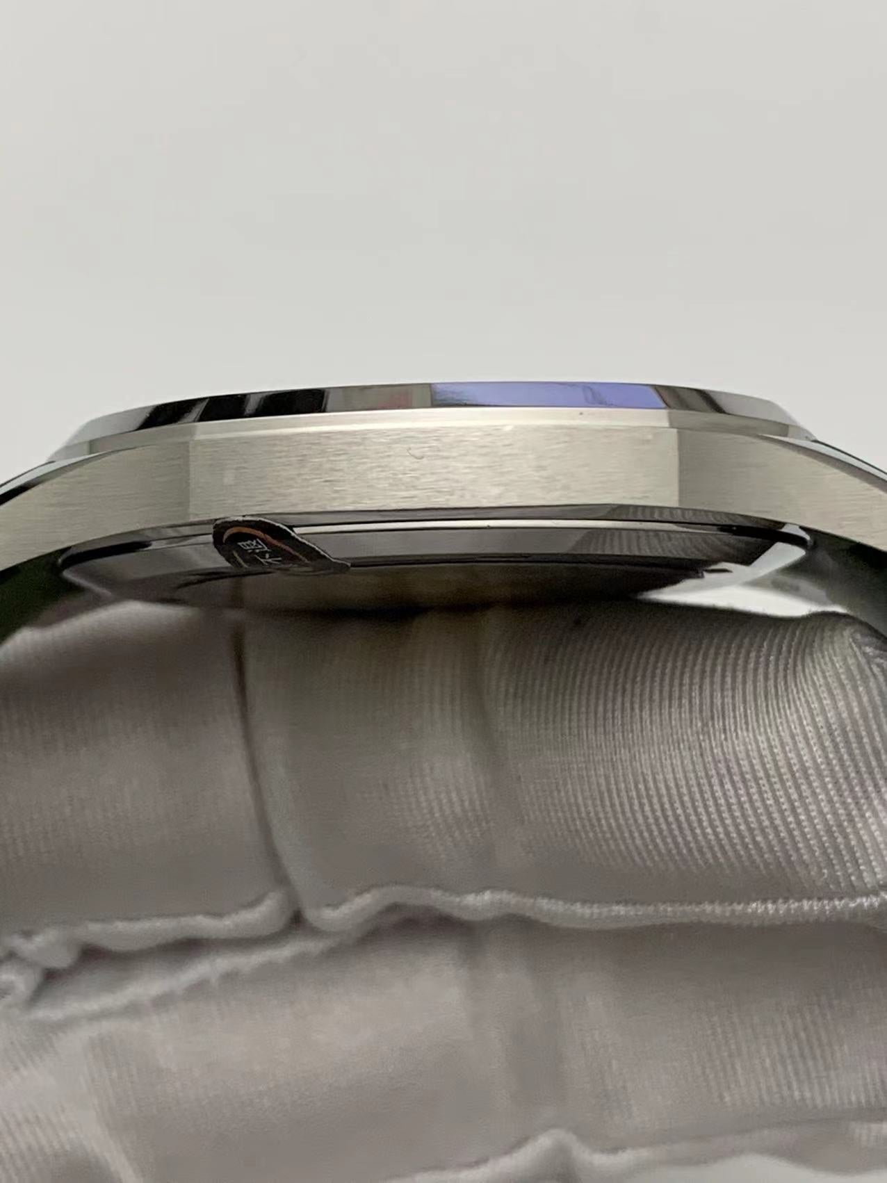 Green Dial Tribute – Patek Philippe Nautilus Inspired Watch