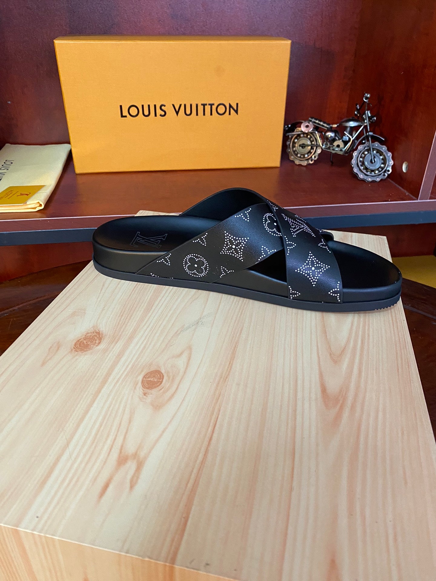 LV-Inspired Luxury Slides – Unisex
