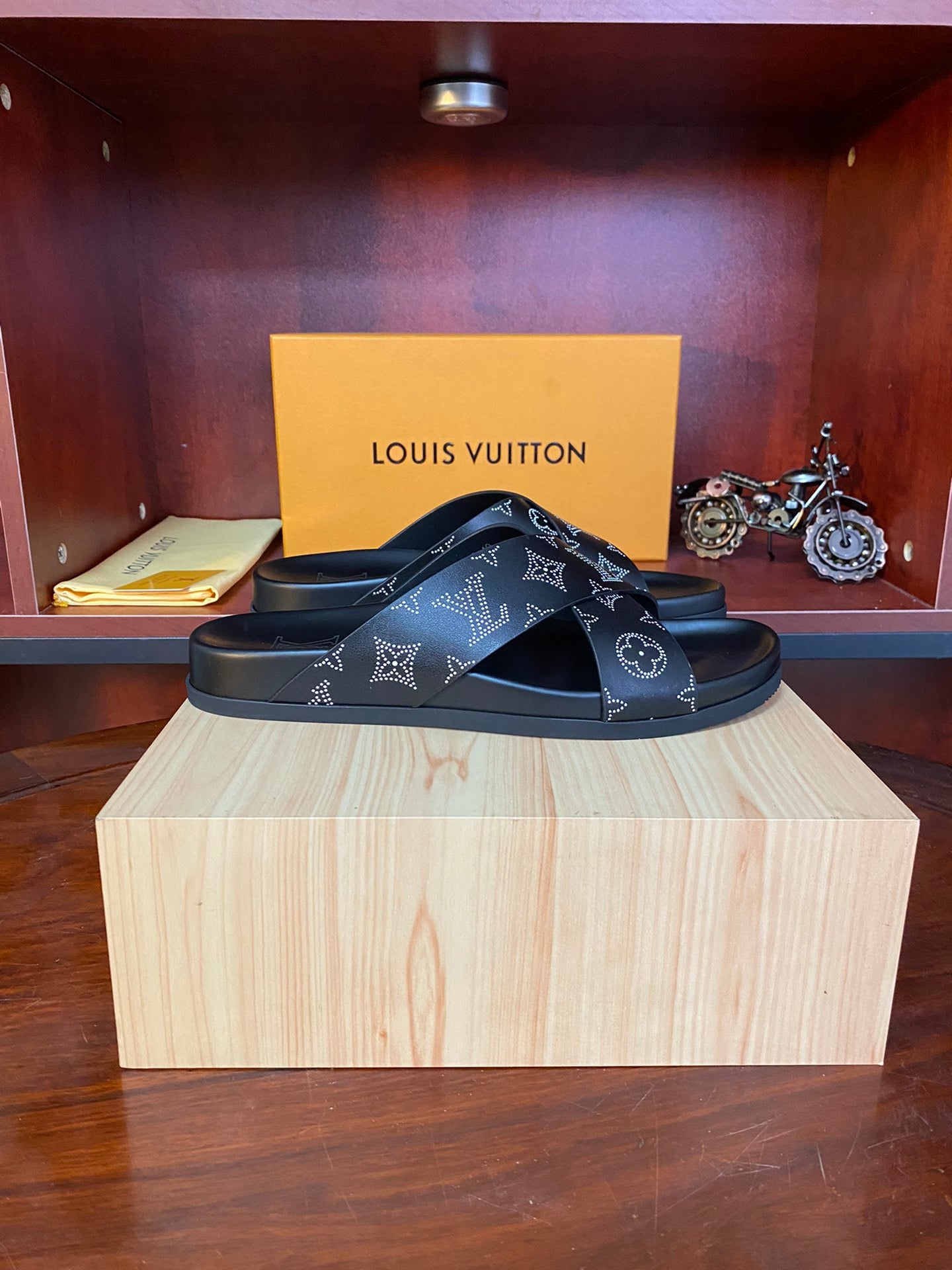LV-Inspired Luxury Slides – Unisex