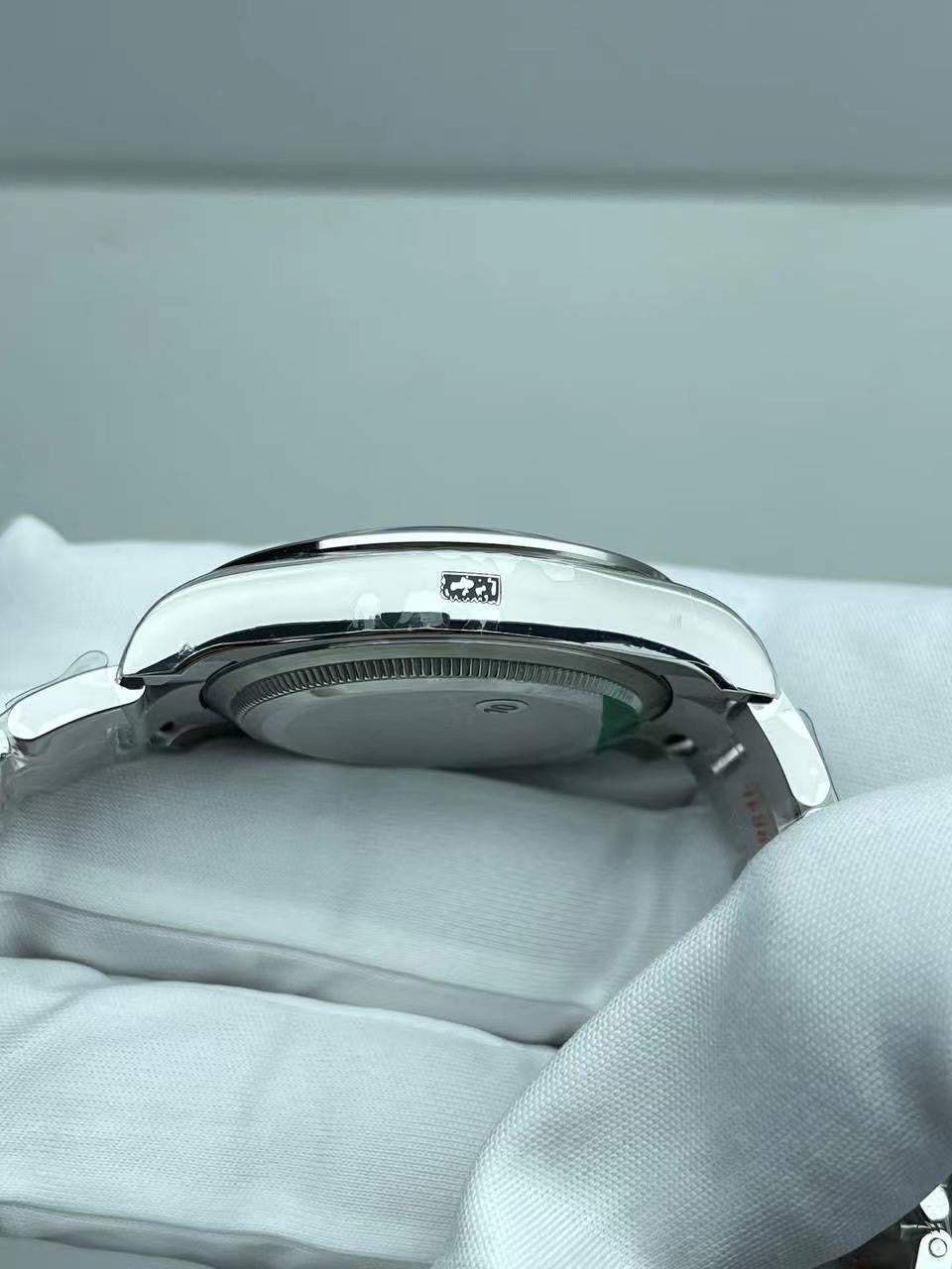 Rolex Cosmograph Daytona 126500LN – White Dial