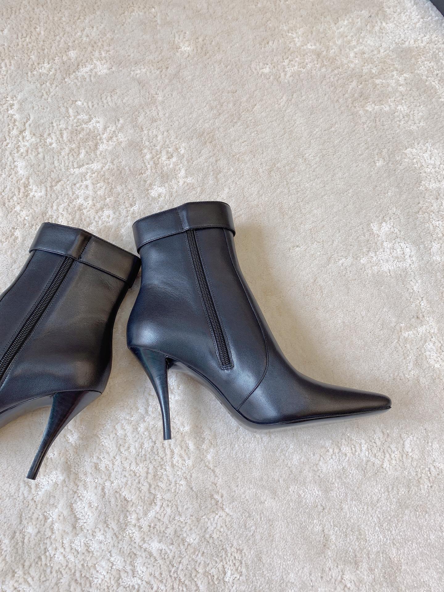 YSL Saint Laurent 24SS Black Ankle Boots – Chic & Edgy