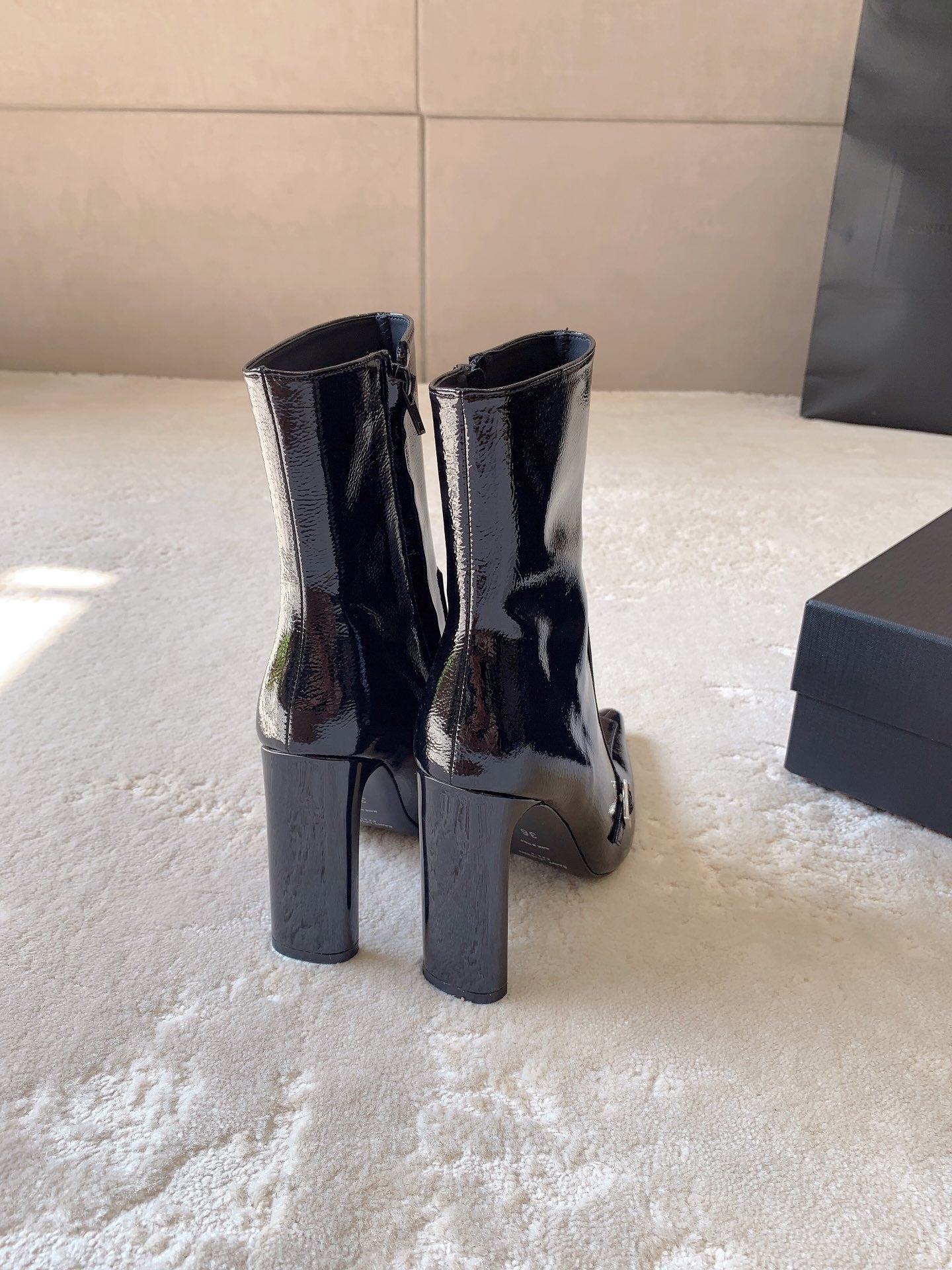 Saint Laurent 24SS Crinkled Patent Leather Ankle Boots – Fall Essential