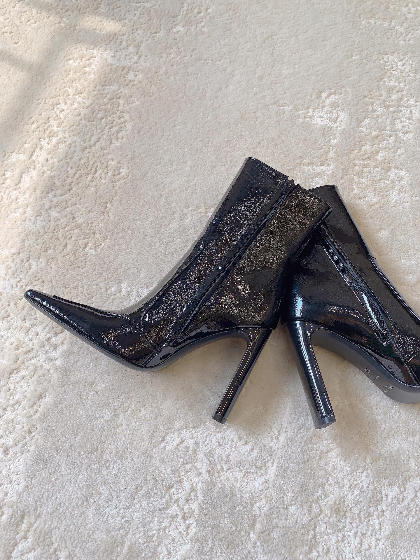 Saint Laurent 24SS Crinkled Patent Leather Ankle Boots – Chic & Bold