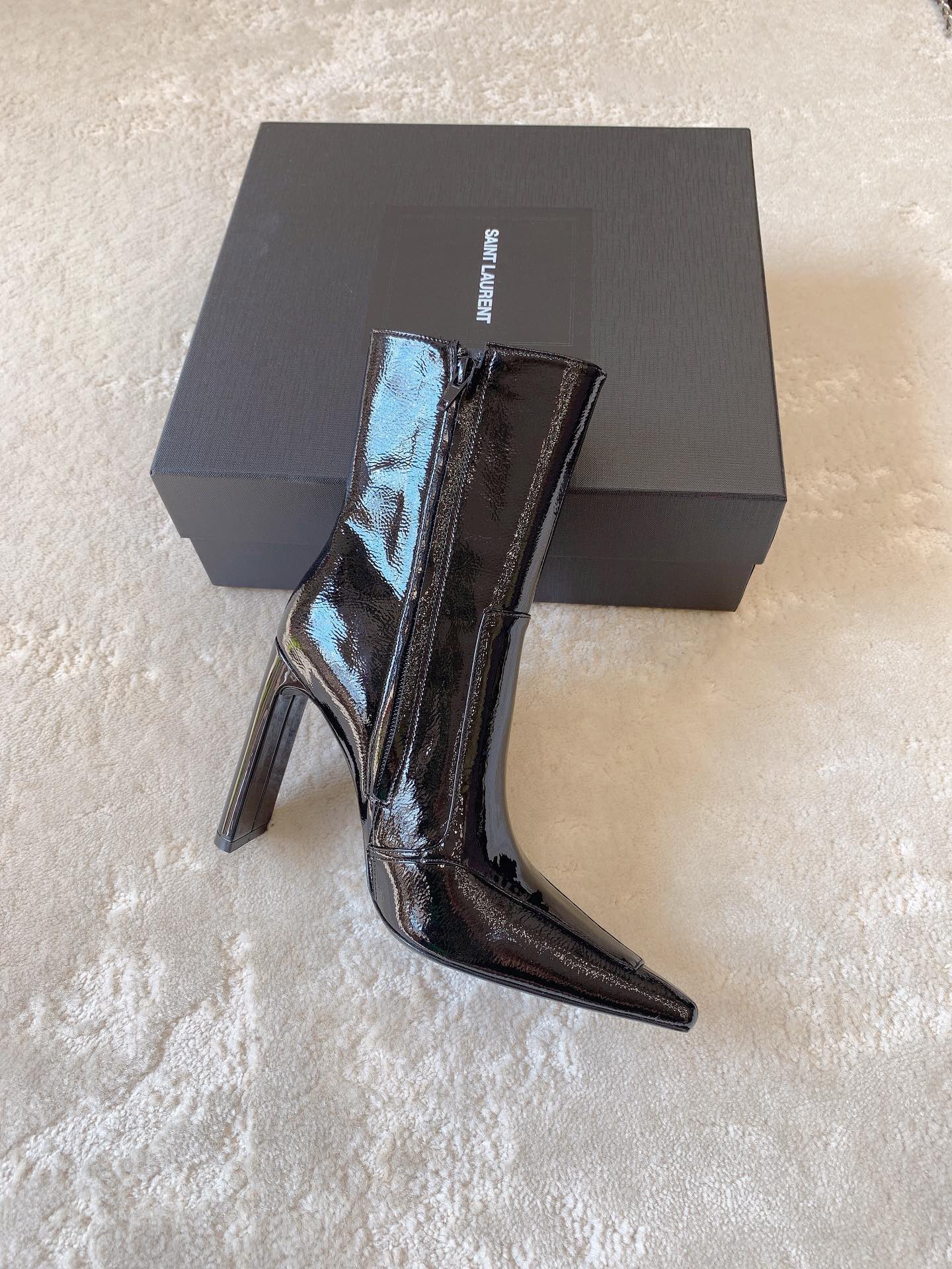 Saint Laurent 24SS Crinkled Patent Leather Ankle Boots – Chic & Bold