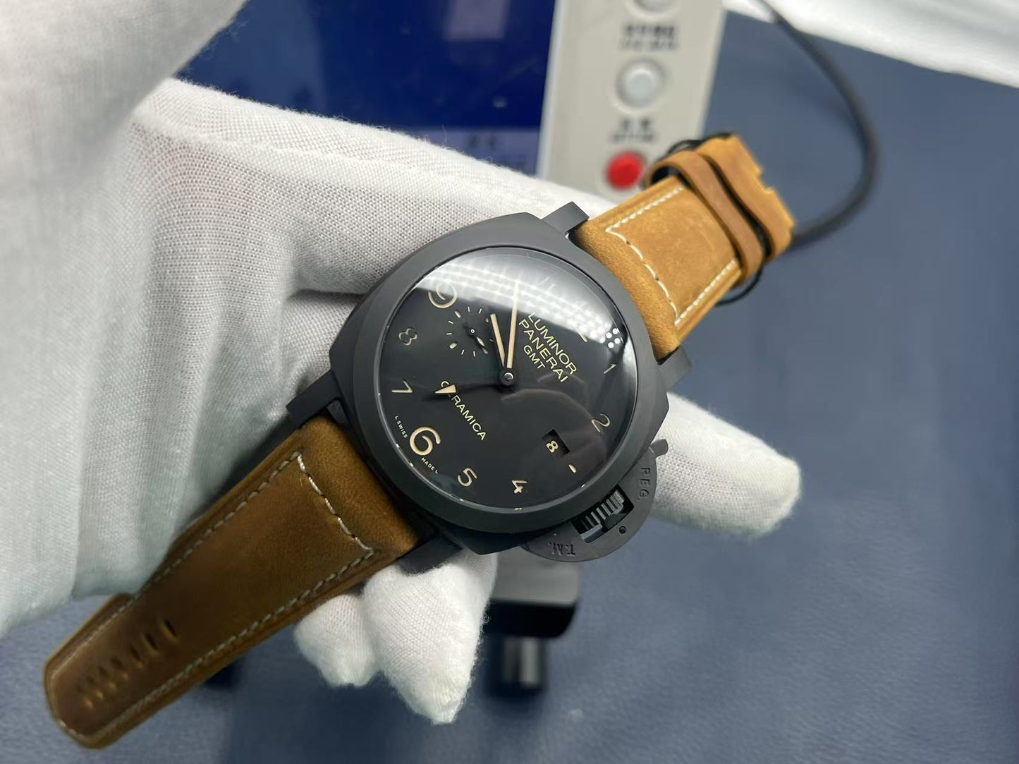 PAM441 V3 Upgrade – 44mm Classic Ceramic Watch
