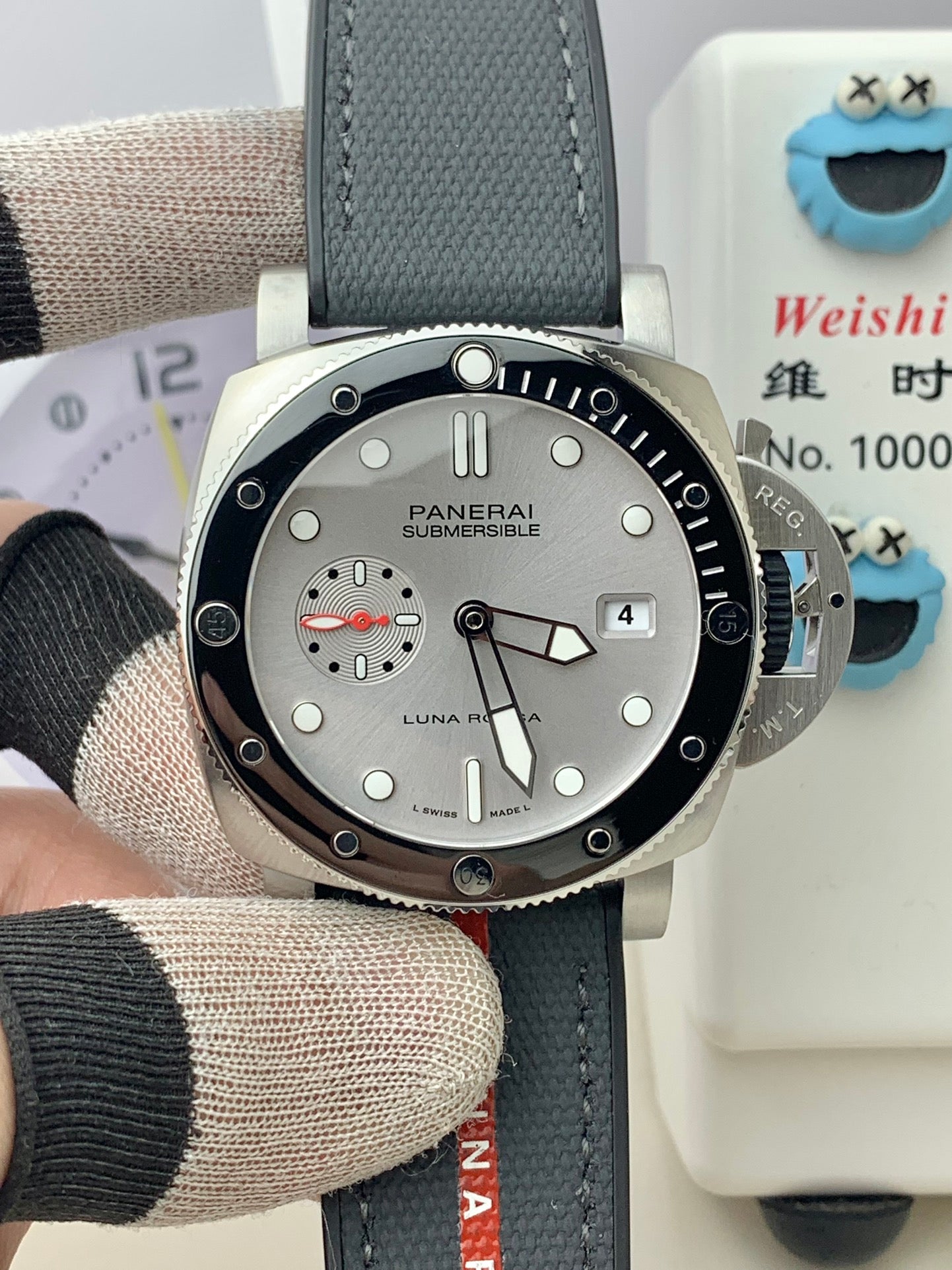 Panerai Submersible Luna Rossa PAM1681 – 44mm