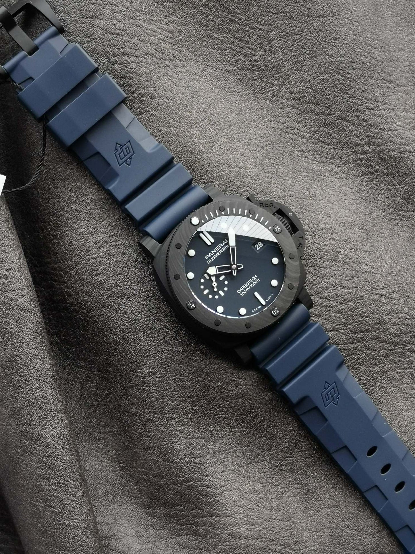Panerai Submersible PAM1232 – 44mm Carbon Watch SB Limited Edition)