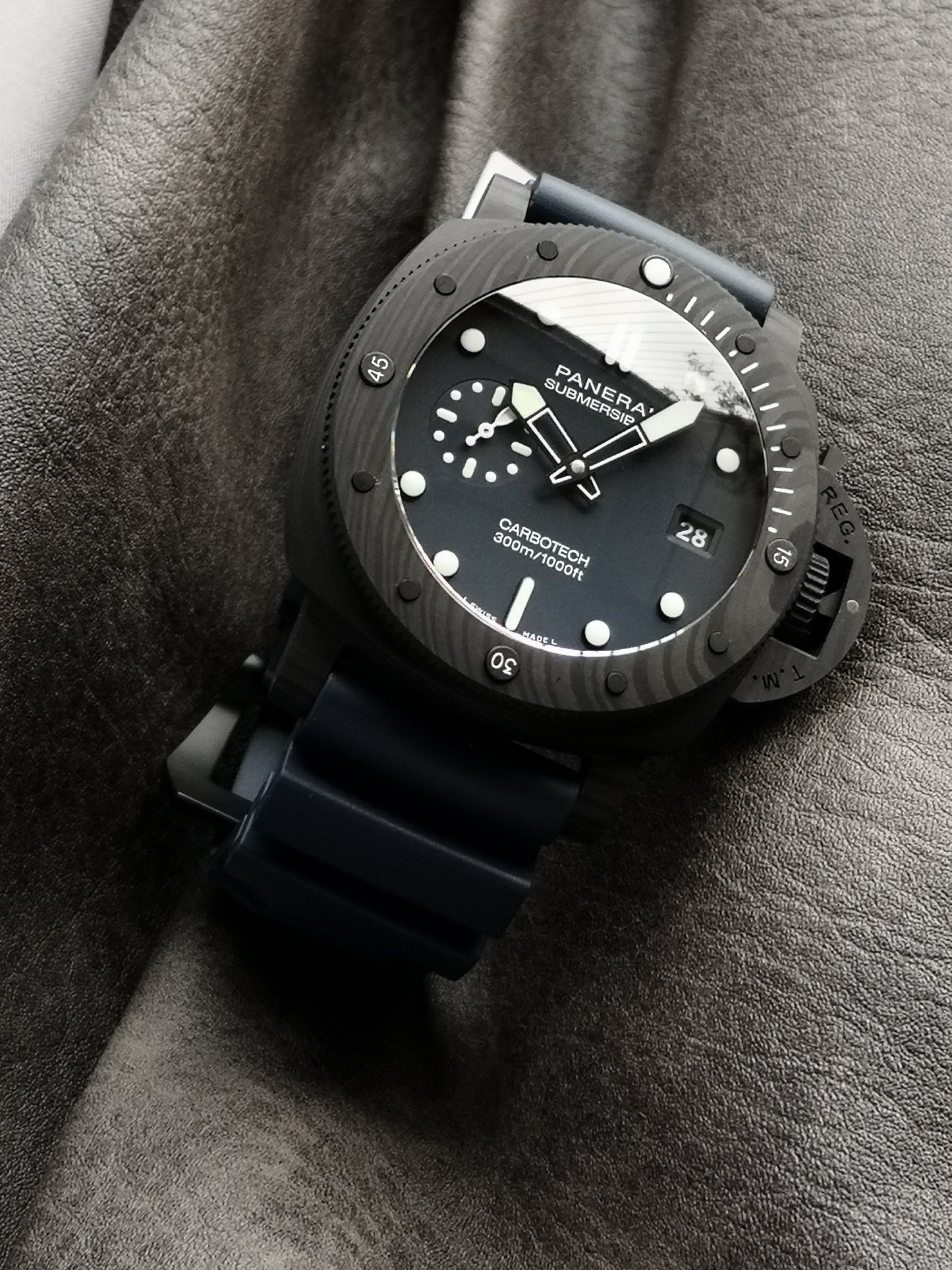 Panerai Submersible PAM1232 – 44mm Carbon Watch SB Limited Edition)