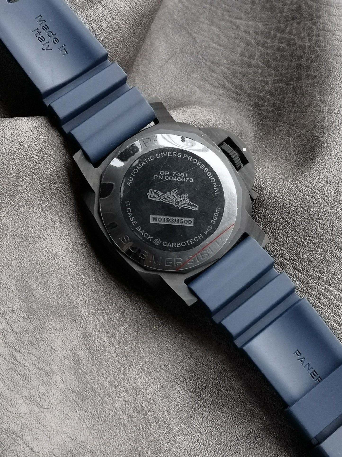 Panerai Submersible PAM1232 – 44mm Carbon Watch SB Limited Edition)