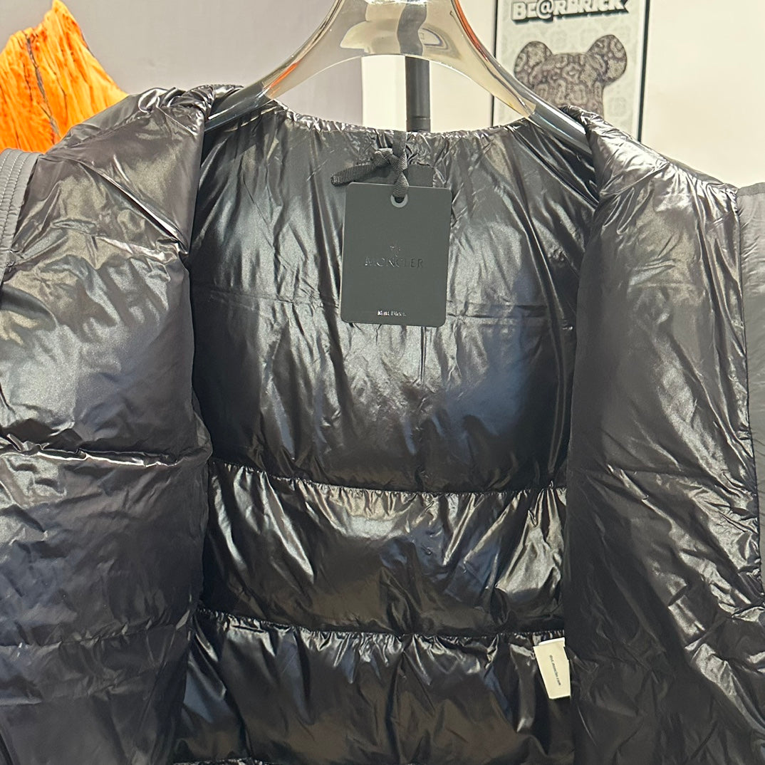 Moncler-Inspired Madeira Black Badge Short Down Jacket Charcoal