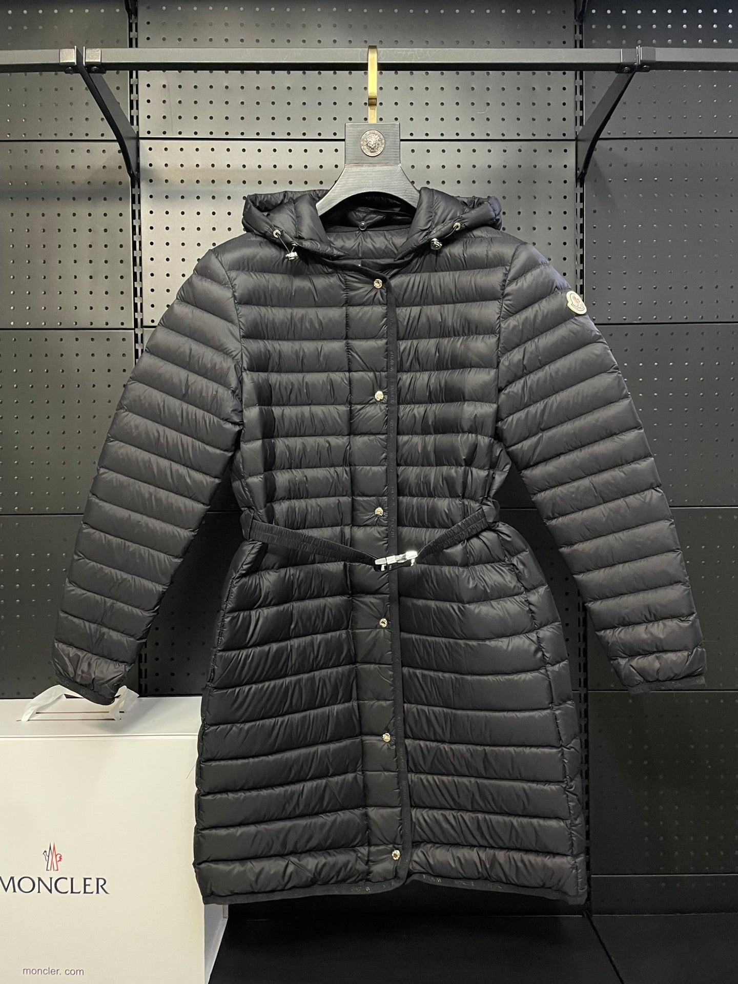 MONCLER Oredonne Women's Mid-Length Belted Down Parka blk