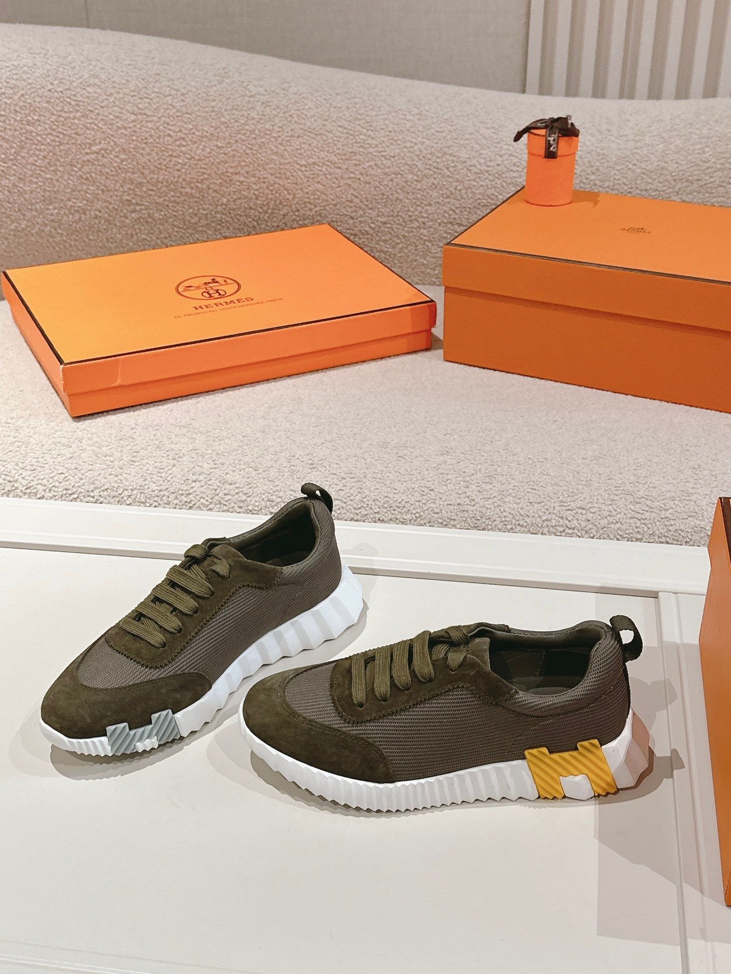 Hermes Classic Couple’s Retro Sneakers – Unisex Sport Edition Br
