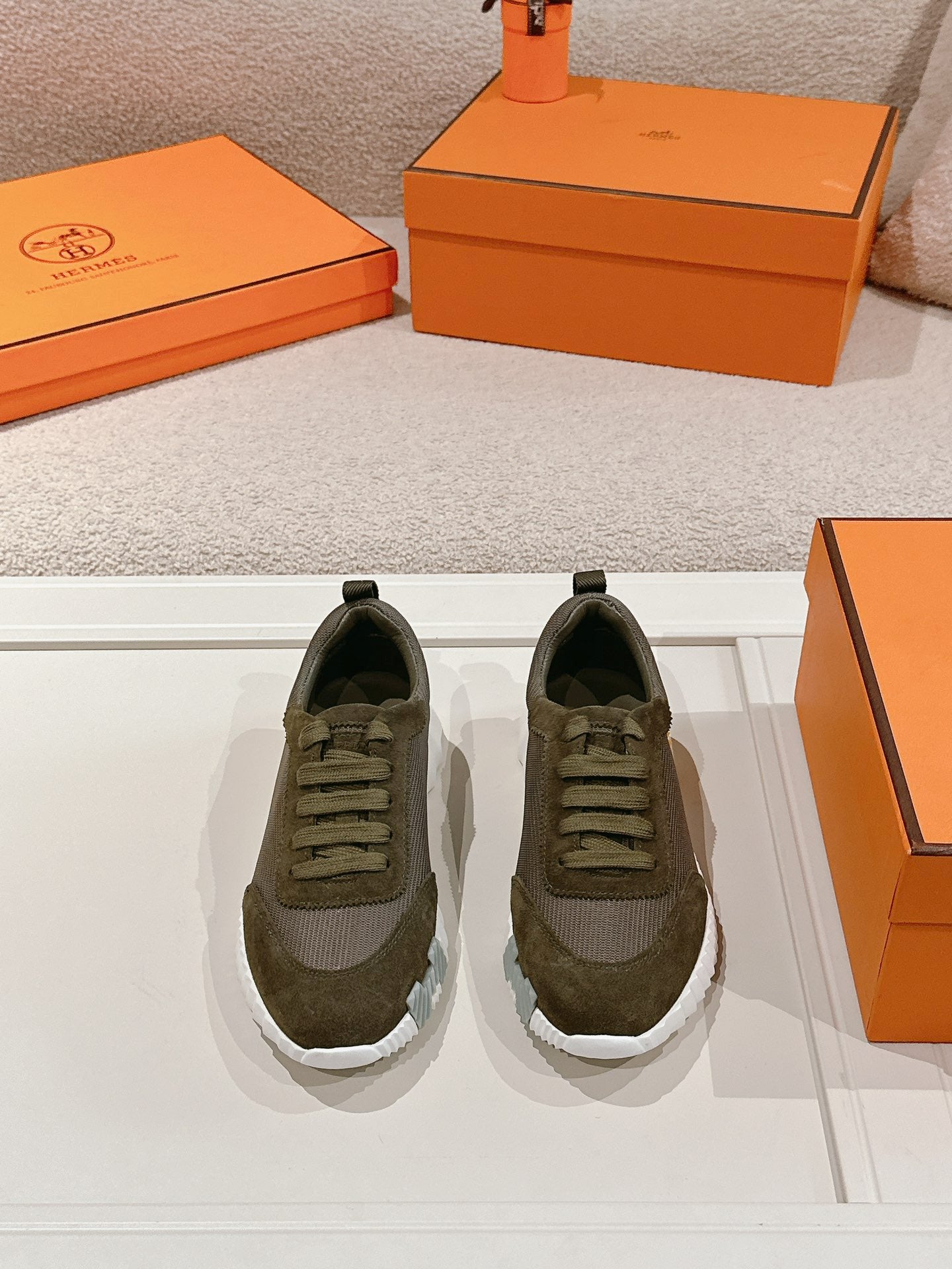 Hermes Classic Couple’s Retro Sneakers – Unisex Sport Edition Br