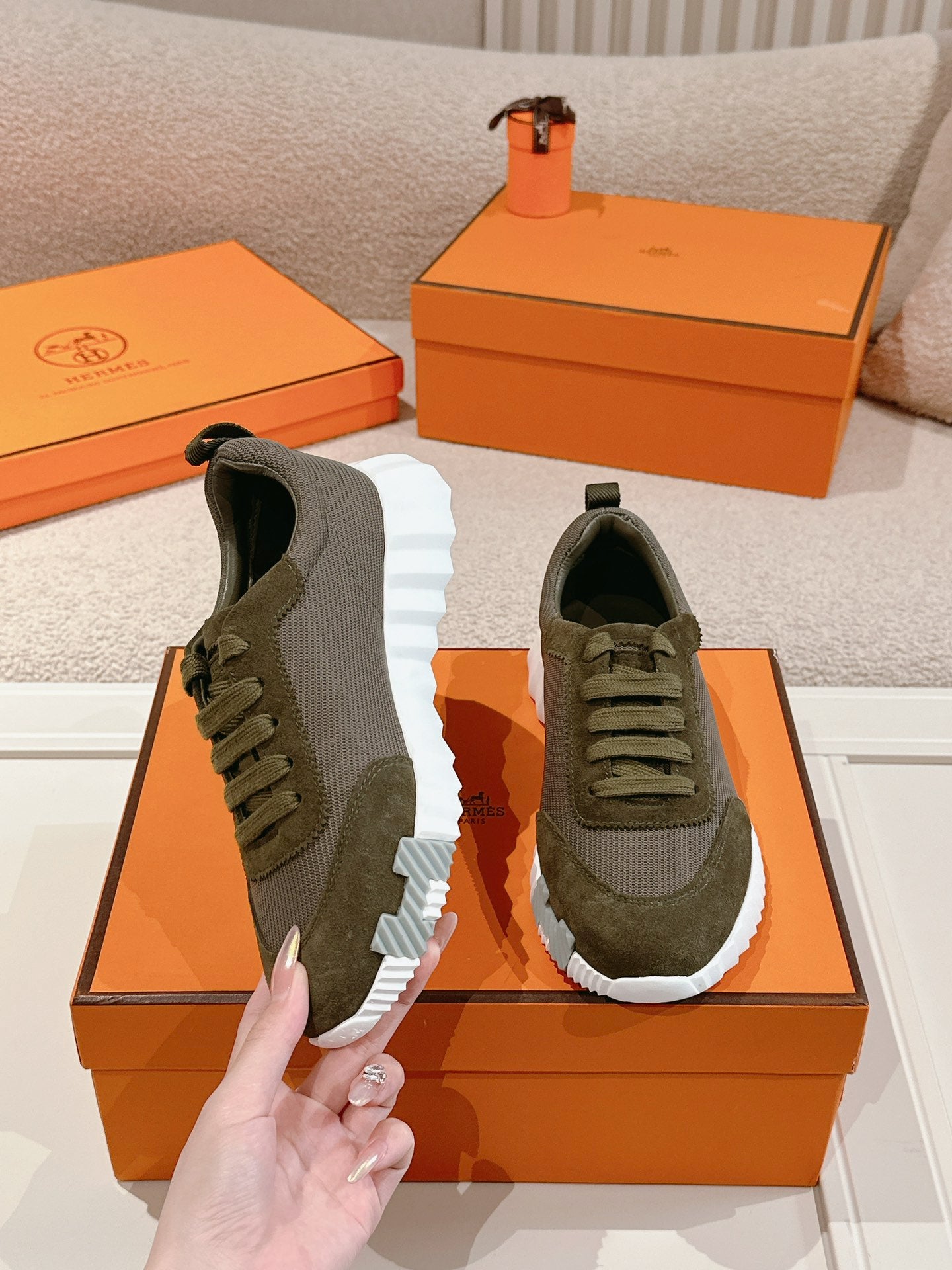 Hermes Classic Couple’s Retro Sneakers – Unisex Sport Edition Br