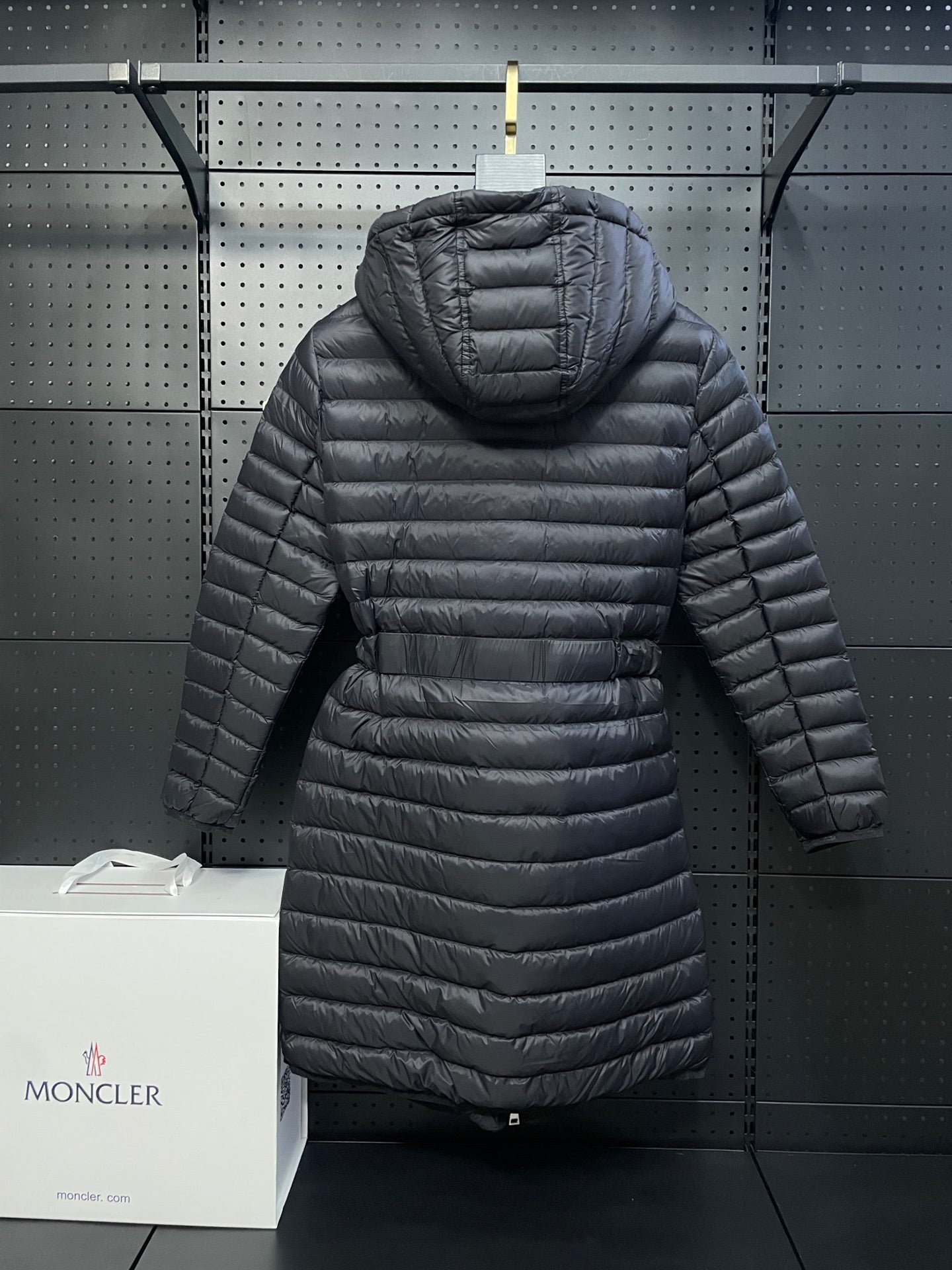 MONCLER Oredonne Women's Mid-Length Belted Down Parka blk