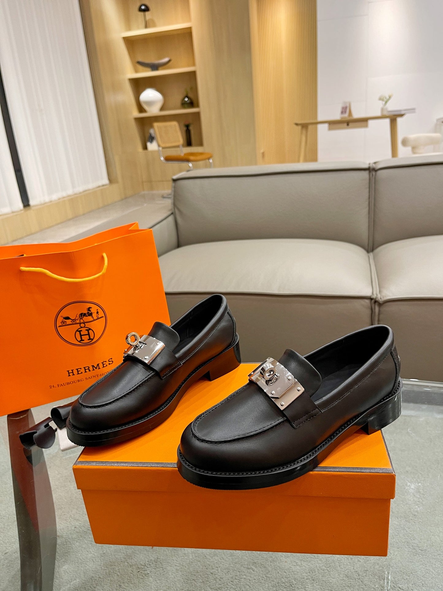 Hermes 2023 Early Fall Women's Italian Leather Loafers - Celebrity Favorite