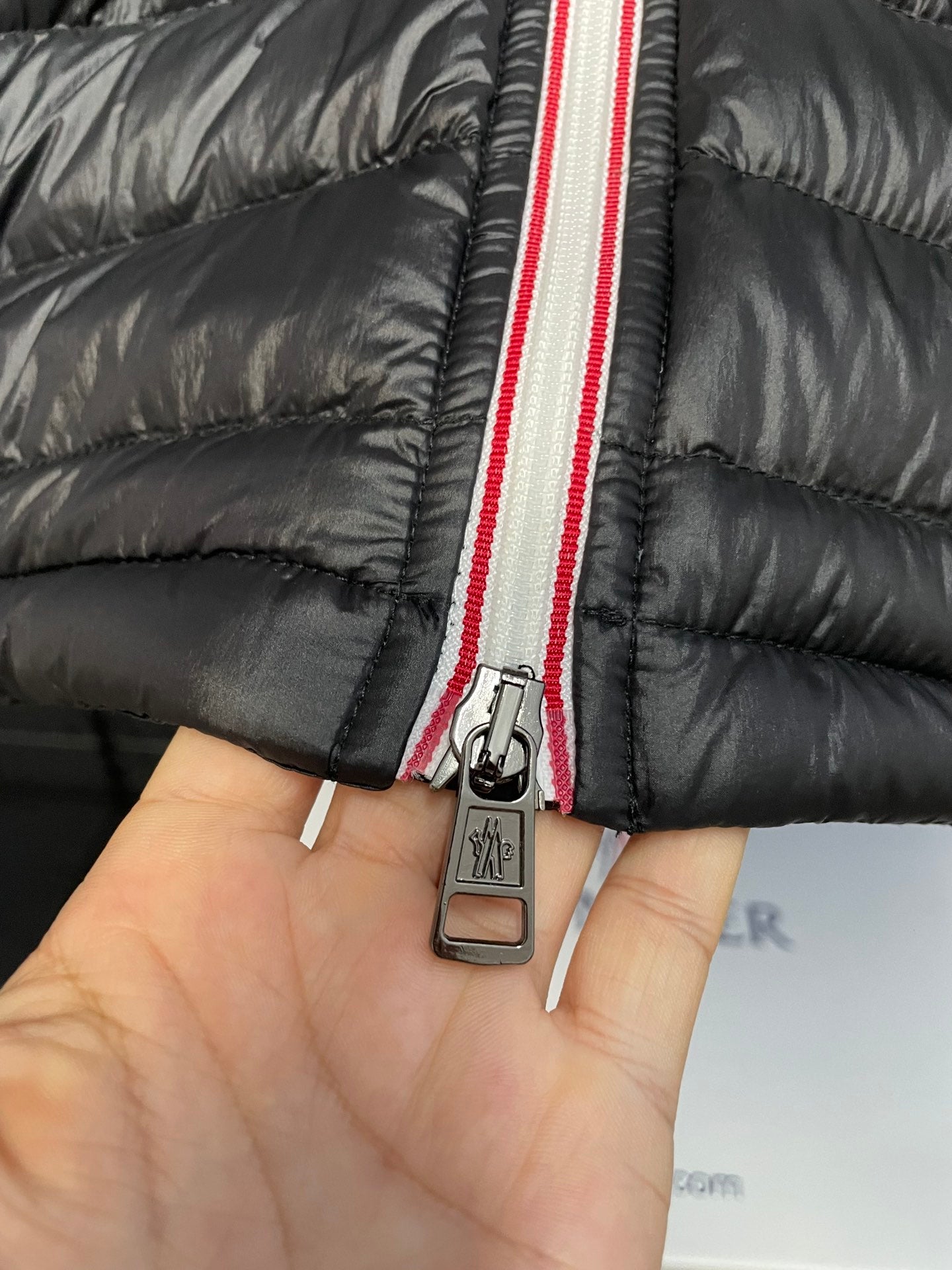 MONCLER Galion Lightweight Hooded Down Jacket – 2024 New Arrival Blk