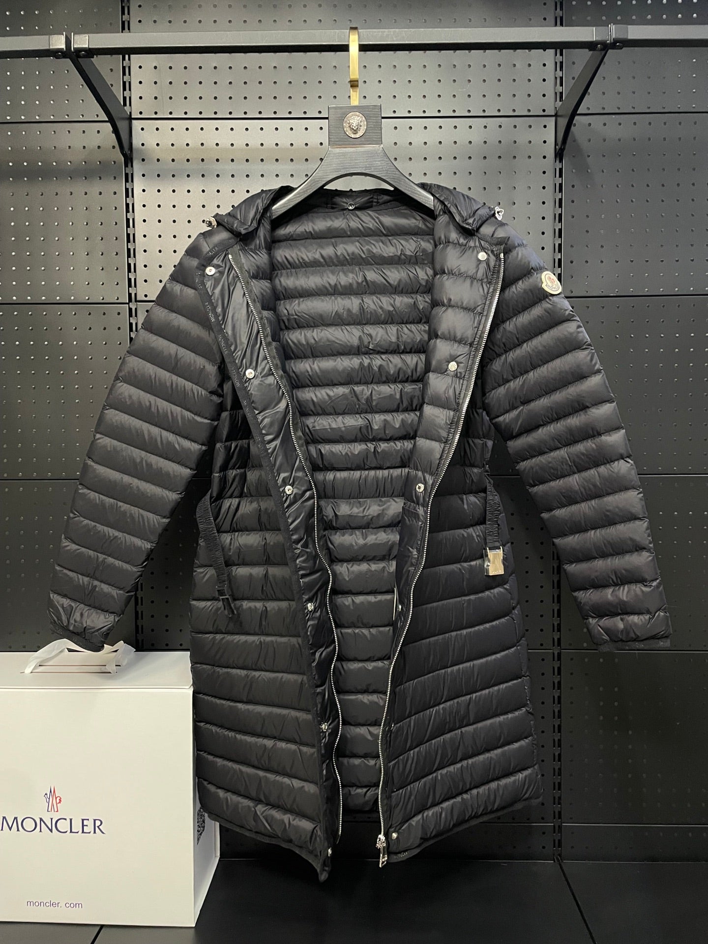 MONCLER Oredonne Women's Mid-Length Belted Down Parka blk