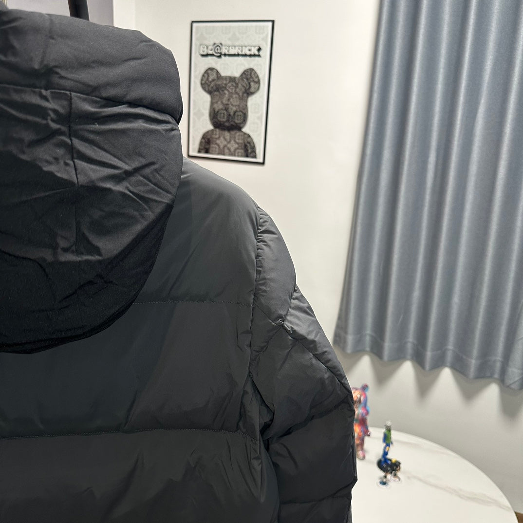 Moncler-Inspired Madeira Black Badge Short Down Jacket Charcoal