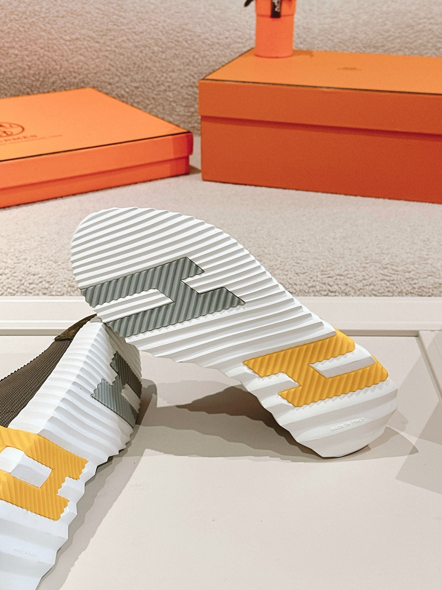 Hermes Classic Couple’s Retro Sneakers – Unisex Sport Edition Br