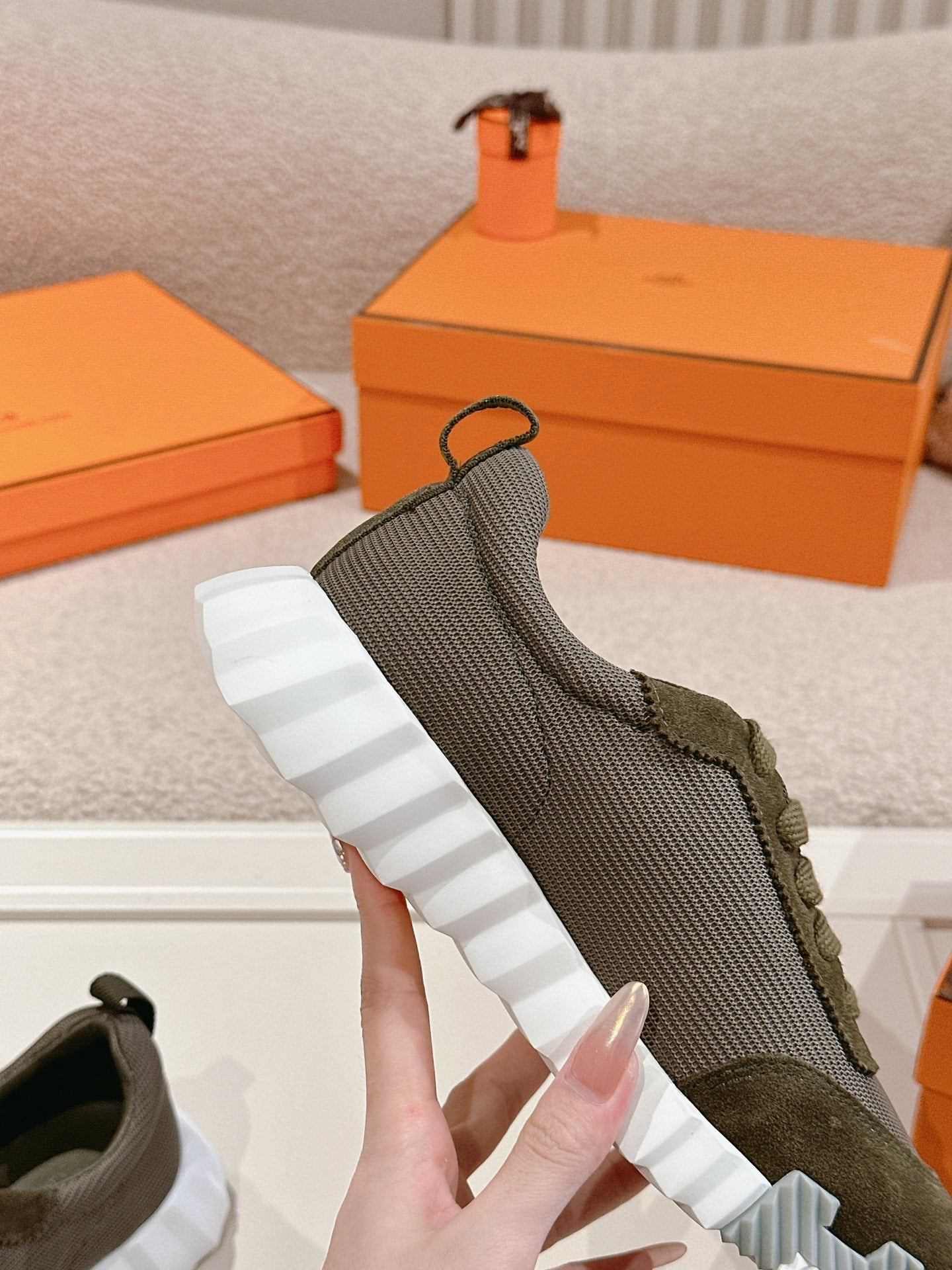 Hermes Classic Couple’s Retro Sneakers – Unisex Sport Edition Br